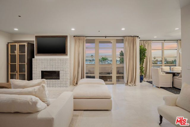 870 Haverford Avenue 303, Pacific Palisades (los Angeles), CA 90272