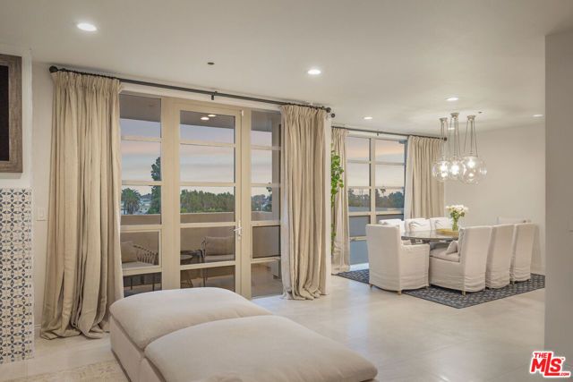 870 Haverford Avenue 303, Pacific Palisades (los Angeles), CA 90272