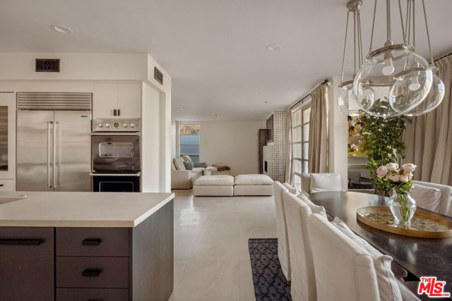 870 Haverford Avenue 303, Pacific Palisades (los Angeles), CA 90272