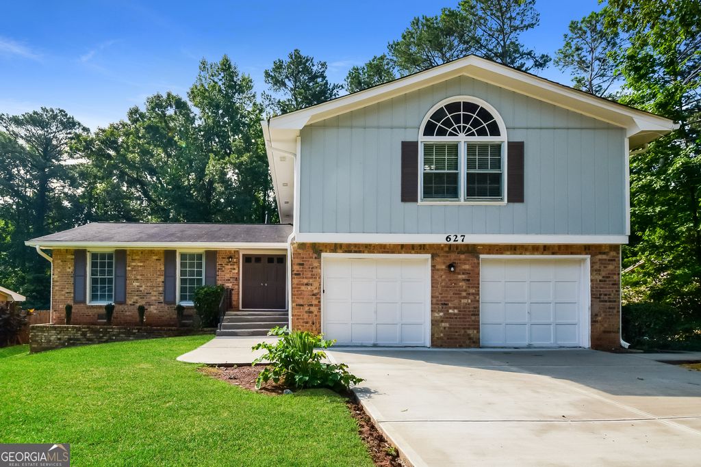 627 Rockborough Drive, Stone Mountain, GA 30083