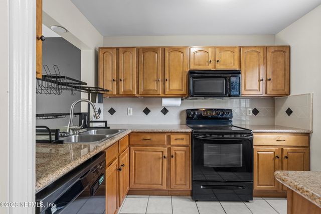 8300 PLAZA GATE Lane 1163, Jacksonville, FL 32217