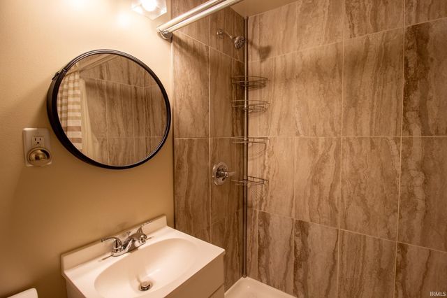 214 N Dwiggins Street, Griffith, IN 46319