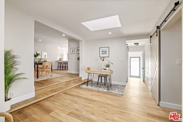 6701 NOBLE Avenue, Van Nuys (los Angeles), CA 91405