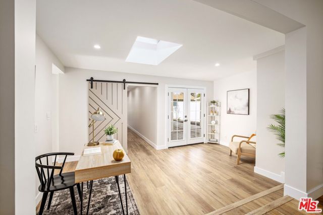 6701 NOBLE Avenue, Van Nuys (los Angeles), CA 91405