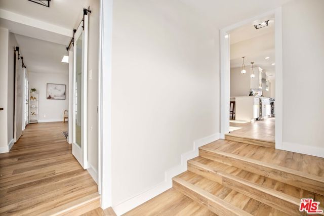 6701 NOBLE Avenue, Van Nuys (los Angeles), CA 91405