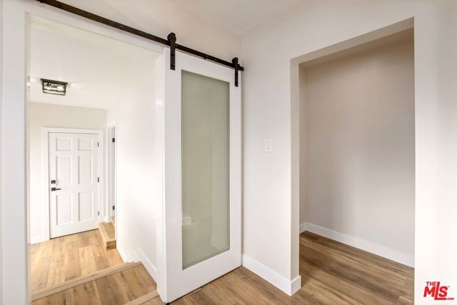 6701 NOBLE Avenue, Van Nuys (los Angeles), CA 91405