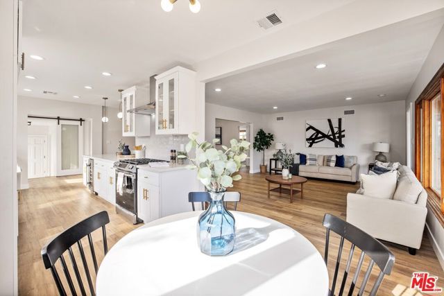 6701 NOBLE Avenue, Van Nuys (los Angeles), CA 91405