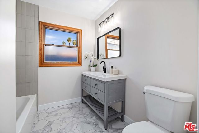 6701 NOBLE Avenue, Van Nuys (los Angeles), CA 91405