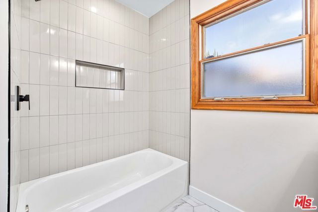 6701 NOBLE Avenue, Van Nuys (los Angeles), CA 91405