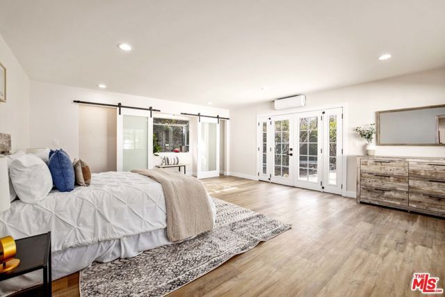 6701 NOBLE Avenue, Van Nuys (los Angeles), CA 91405