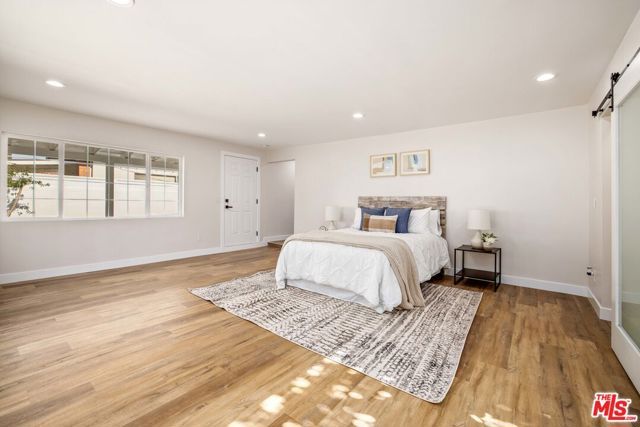 6701 NOBLE Avenue, Van Nuys (los Angeles), CA 91405
