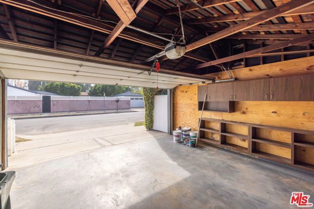 6701 NOBLE Avenue, Van Nuys (los Angeles), CA 91405