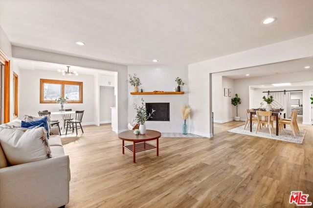 6701 NOBLE Avenue, Van Nuys (los Angeles), CA 91405