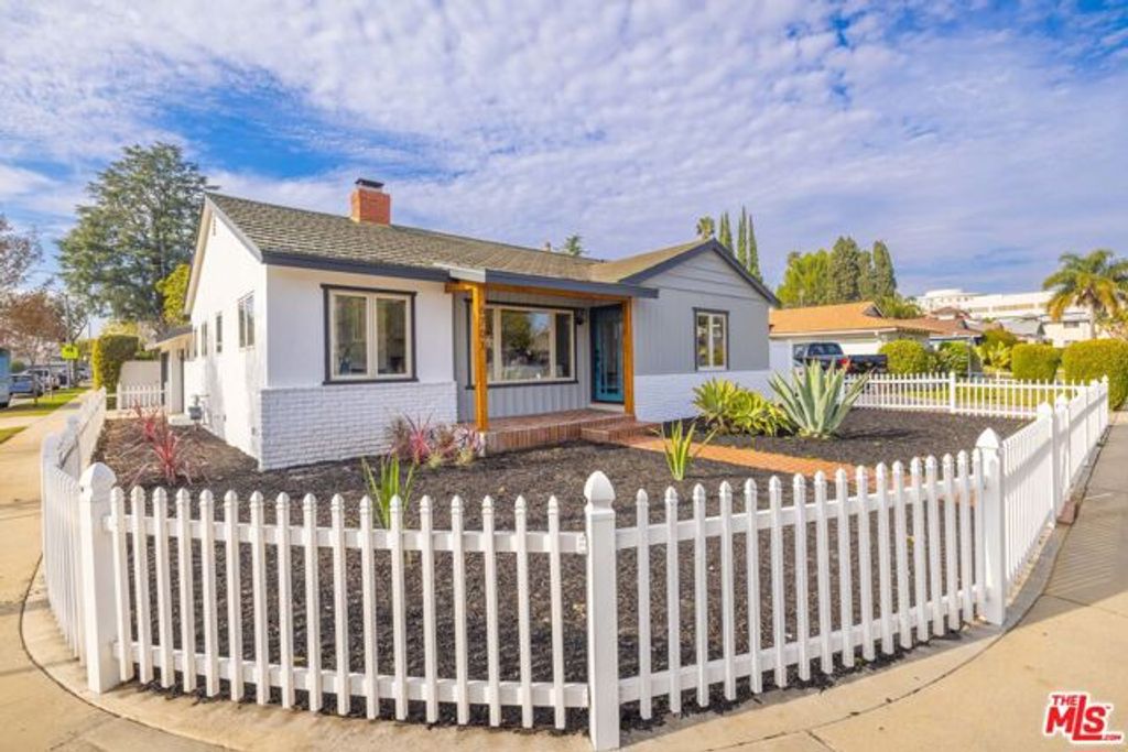 6701 NOBLE Avenue, Van Nuys (los Angeles), CA 91405