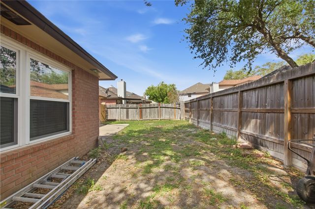 4910 Lake Livingston Dr, Corpus Christi, TX 78413