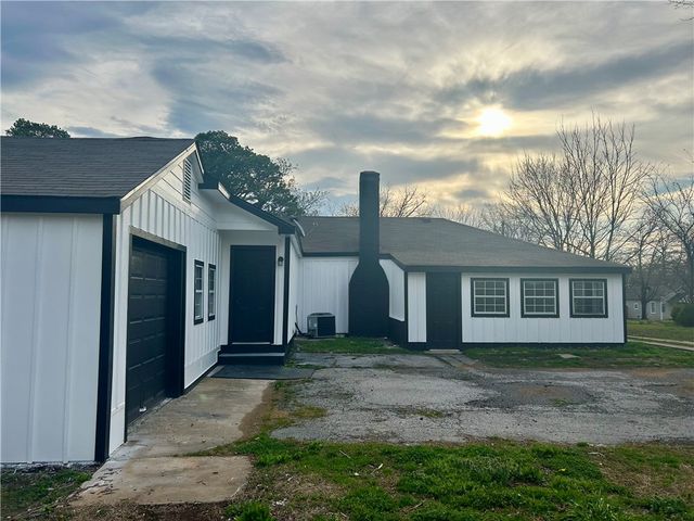 311North Main Avenue, Lincoln, AR 72744