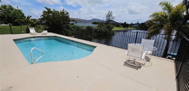 826 32nd TER, Cape Coral, FL 33914