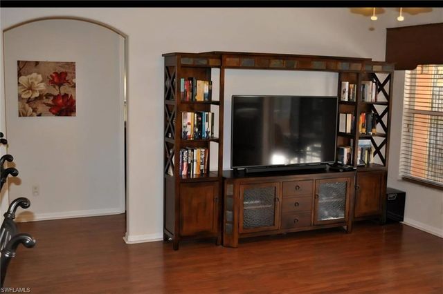 826 32nd TER, Cape Coral, FL 33914