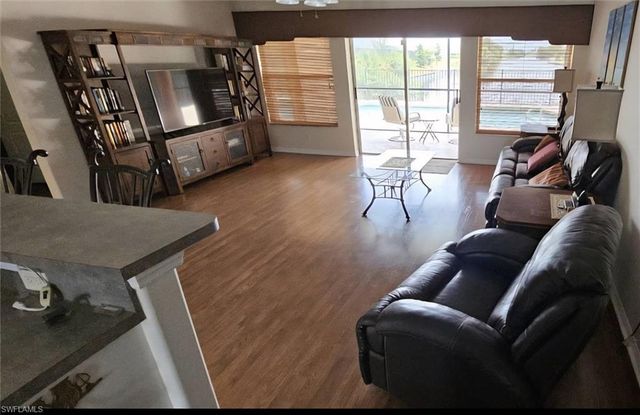 826 32nd TER, Cape Coral, FL 33914