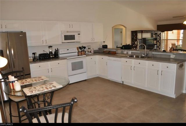 826 32nd TER, Cape Coral, FL 33914