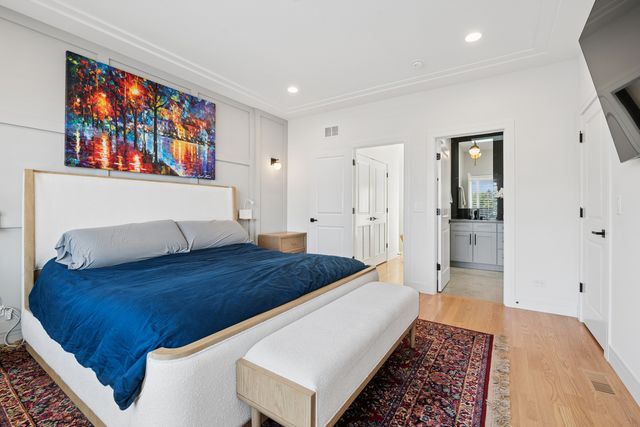 5348 W Argyle Street, Chicago, IL 60630