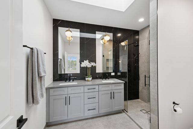 5348 W Argyle Street, Chicago, IL 60630