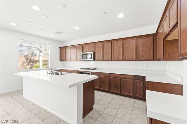 528 Sunny Pointe Street, Henderson, NV 89011