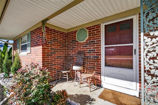 1245 N PINEAPPLE LANE, Eustis, FL 32726