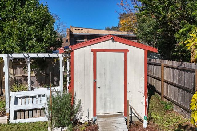 1245 N PINEAPPLE LANE, Eustis, FL 32726