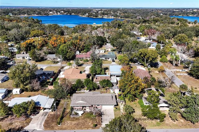 1245 N PINEAPPLE LANE, Eustis, FL 32726