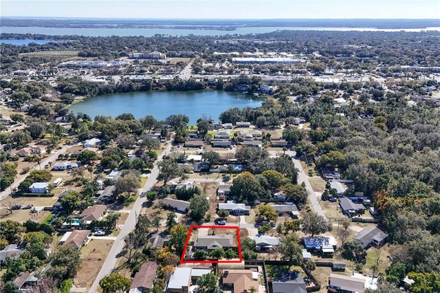 1245 N PINEAPPLE LANE, Eustis, FL 32726