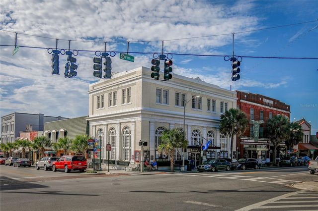 1245 N PINEAPPLE LANE, Eustis, FL 32726