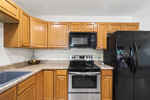 1245 N PINEAPPLE LANE, Eustis, FL 32726