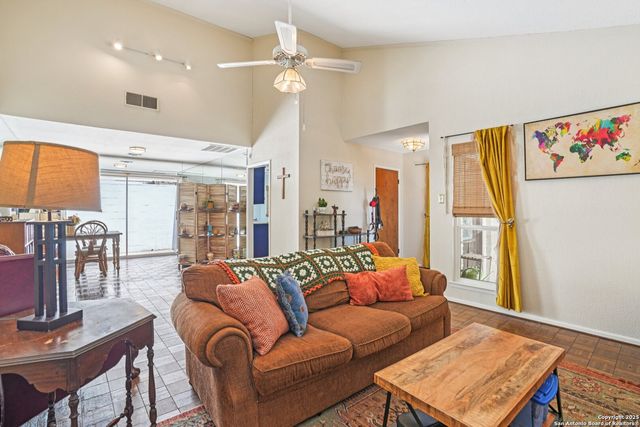 13823 Brays Forest, San Antonio, TX 78217