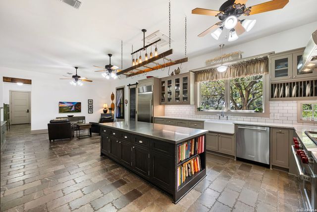 114 Turnberry, San Antonio, TX 78230