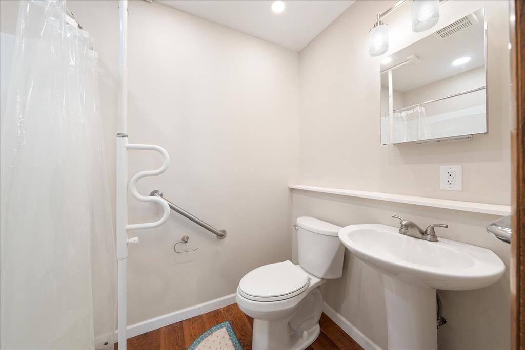 Image 18 of property listing at 806 S Pine Street, Crescent, OK 73028