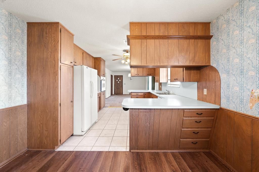 Image 27 of property listing at 806 S Pine Street, Crescent, OK 73028