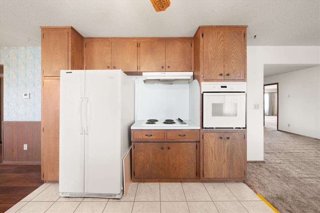 Image 29 of property listing at 806 S Pine Street, Crescent, OK 73028