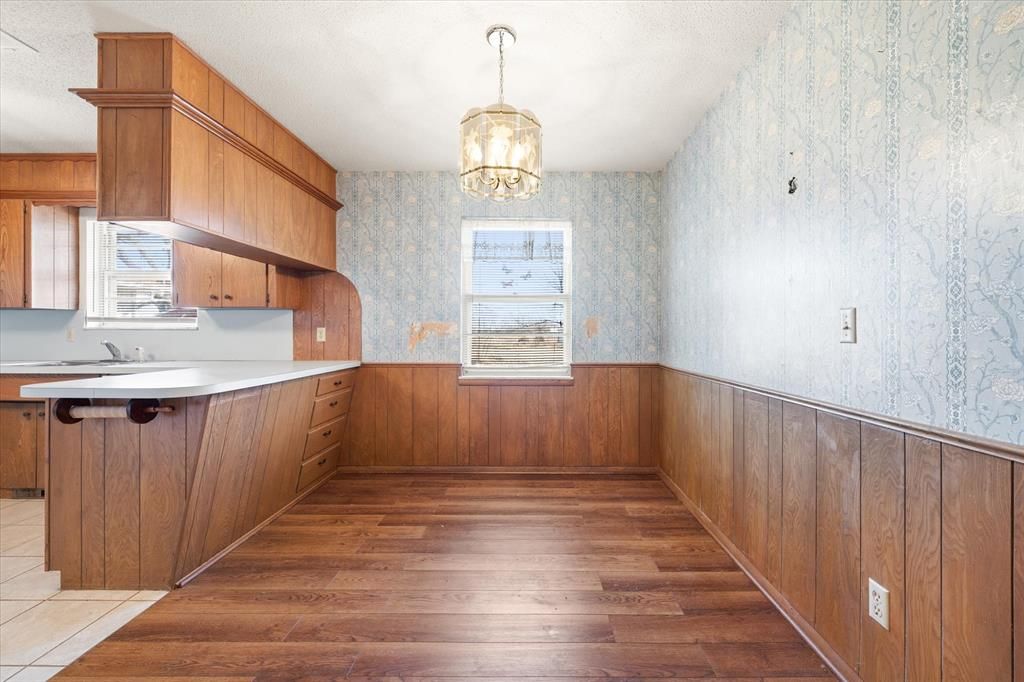 Image 37 of property listing at 806 S Pine Street, Crescent, OK 73028