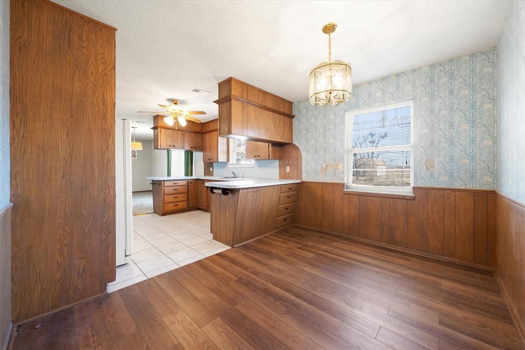 Image 38 of property listing at 806 S Pine Street, Crescent, OK 73028