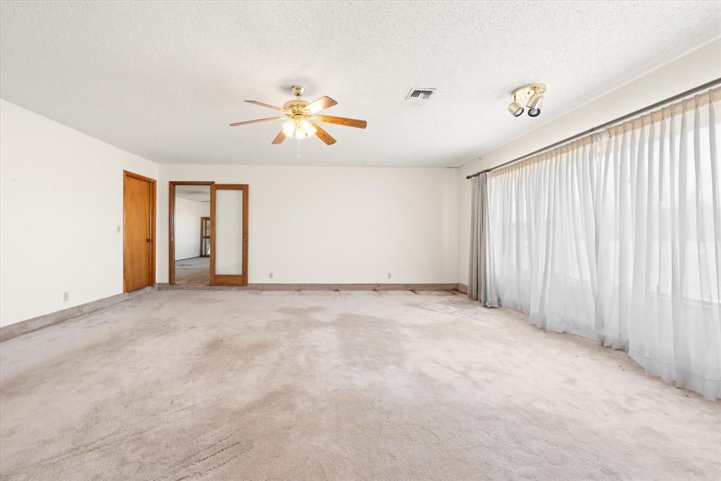 Image 39 of property listing at 806 S Pine Street, Crescent, OK 73028