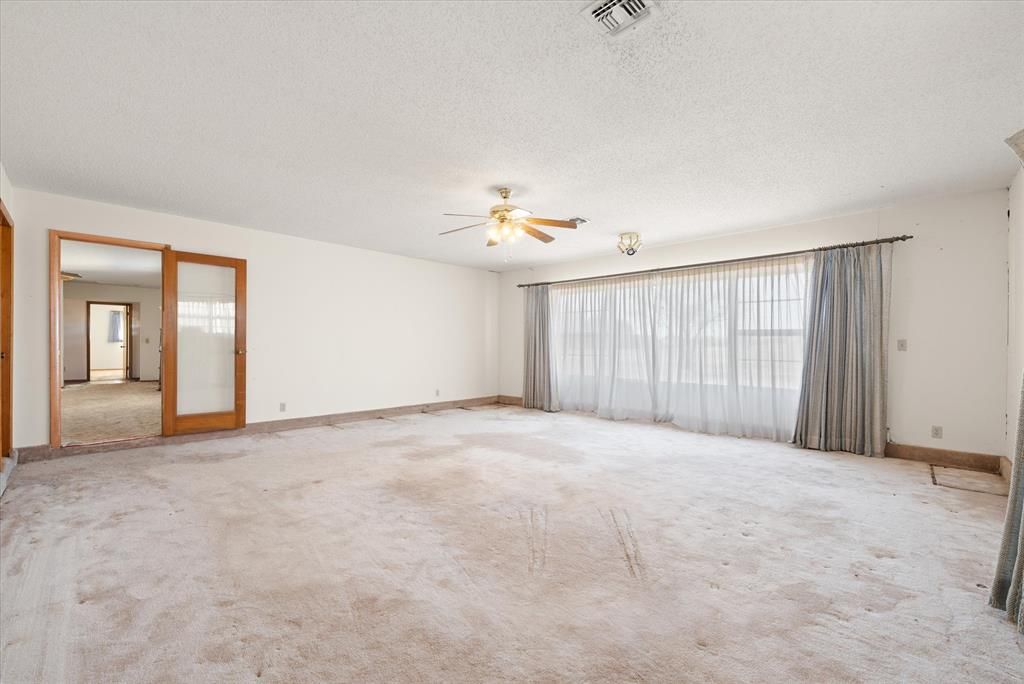 Image 42 of property listing at 806 S Pine Street, Crescent, OK 73028