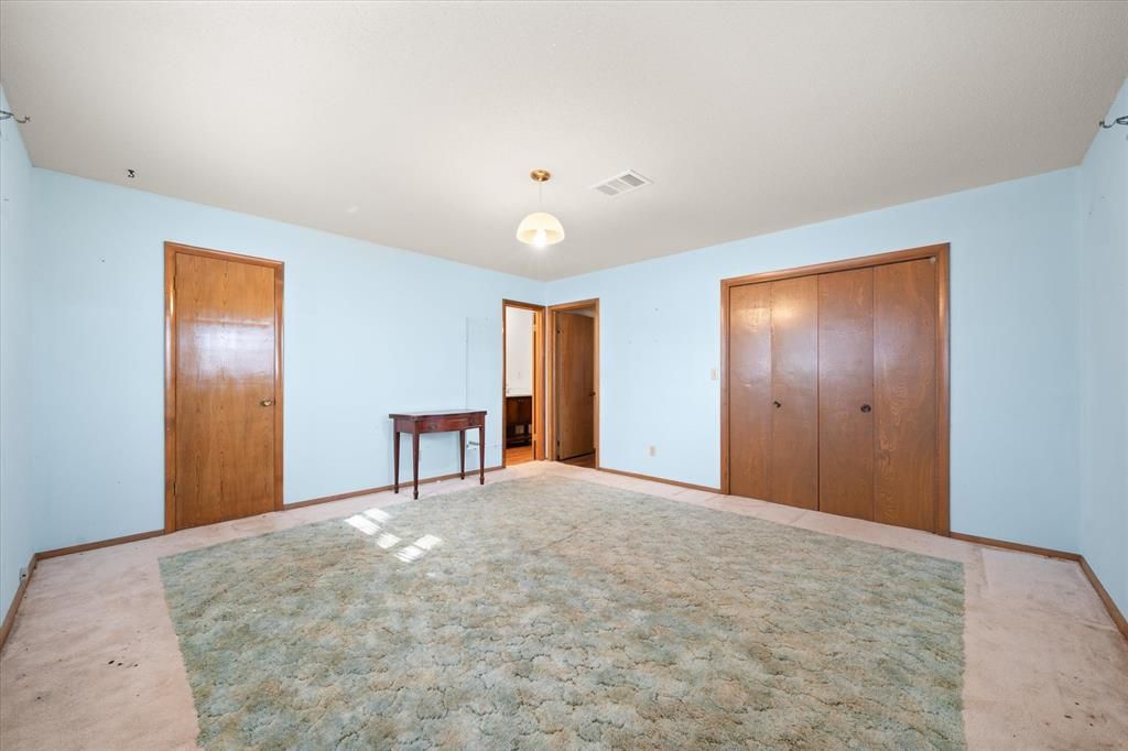 Image 43 of property listing at 806 S Pine Street, Crescent, OK 73028