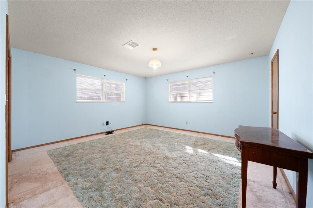 Image 44 of property listing at 806 S Pine Street, Crescent, OK 73028