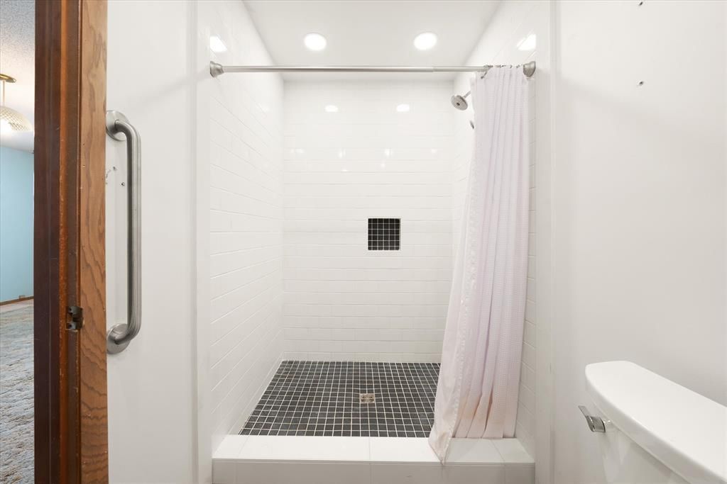 Image 45 of property listing at 806 S Pine Street, Crescent, OK 73028