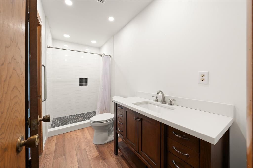 Image 47 of property listing at 806 S Pine Street, Crescent, OK 73028