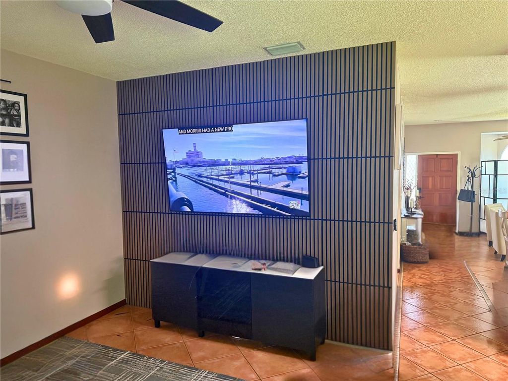 Image 11 of property listing at 8714 IMPERIAL COURT, Tampa, FL 33635