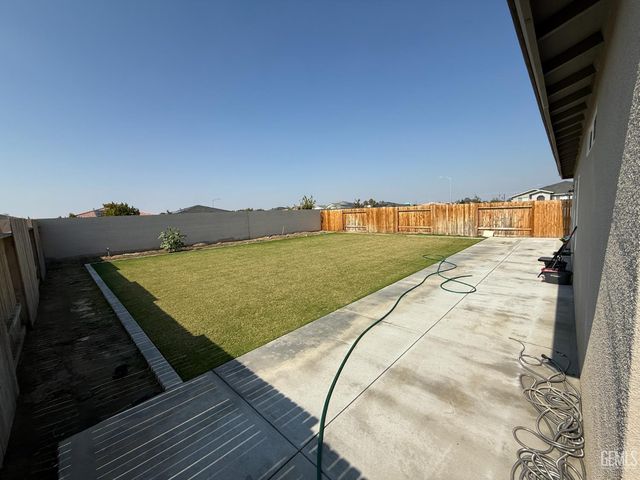 6804 Bosham Court, Bakersfield, CA 93307