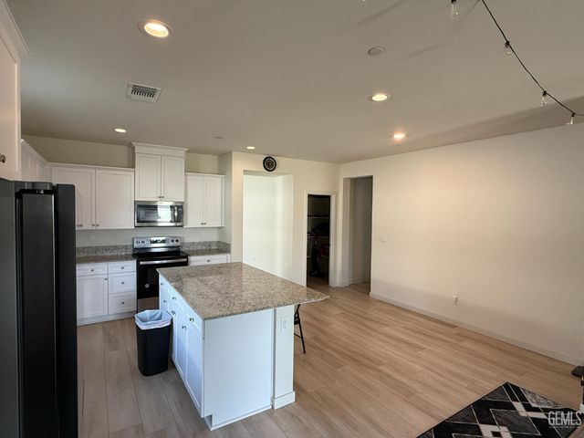 6804 Bosham Court, Bakersfield, CA 93307