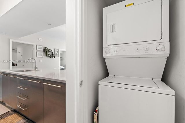 500 Brickell Ave 1405, Miami, FL 33131